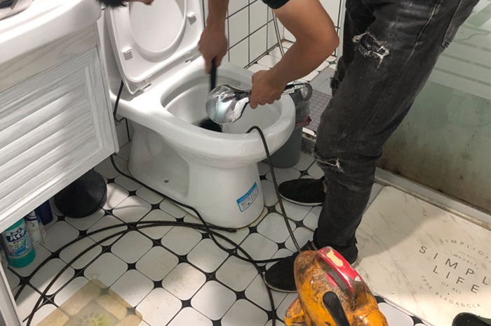 沧州马桶堵塞自己疏通还是找师傅?专业上门服务让你省时更省心